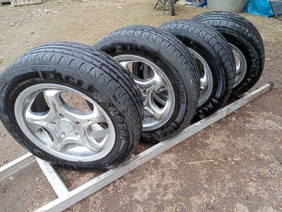 Титани з шинами R 14