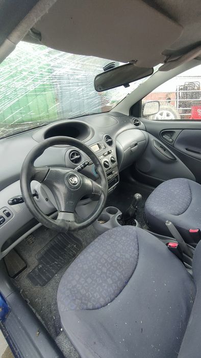 Vendo Toyota Yaris acidentado