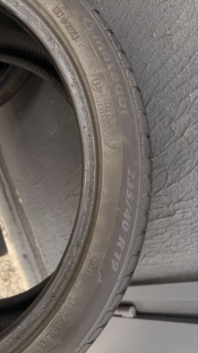 Б/У Шини літні 235/40 r19 23 рік 7,5-8мм залишок