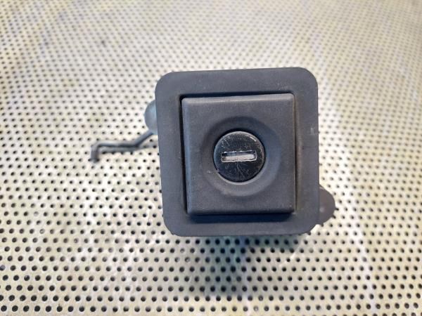 Fechadura / fecho da mala VOLKSWAGEN Passat (3A2, 35I)