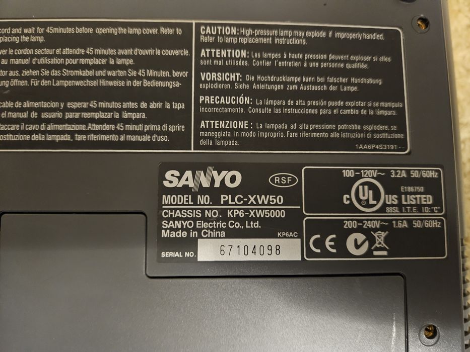 SANYO PLC-XW50 + pilot