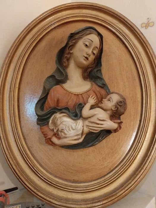 Quadro oval, alto relevo Mary Mother