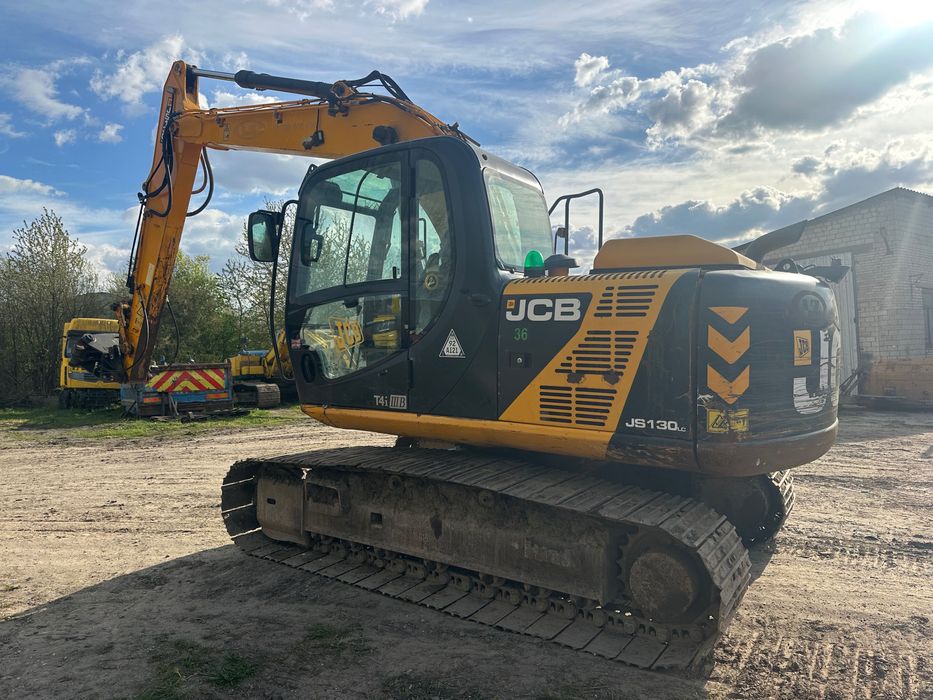 Екскаватор jcb js130