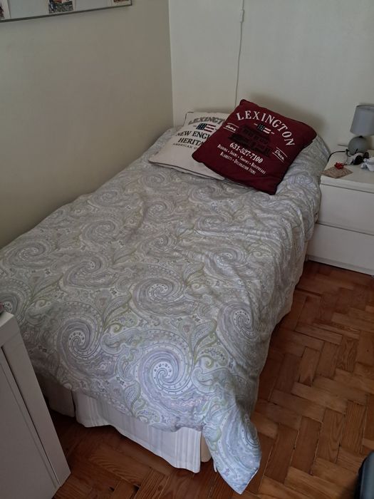Cama e colchão  de solteiro (individual)