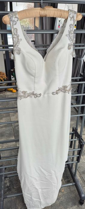 Suknia ślubna ze zdobieniem