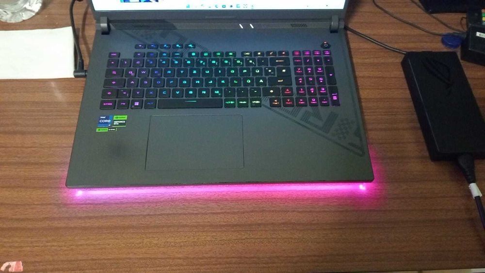 Portátil asus rog strix potente