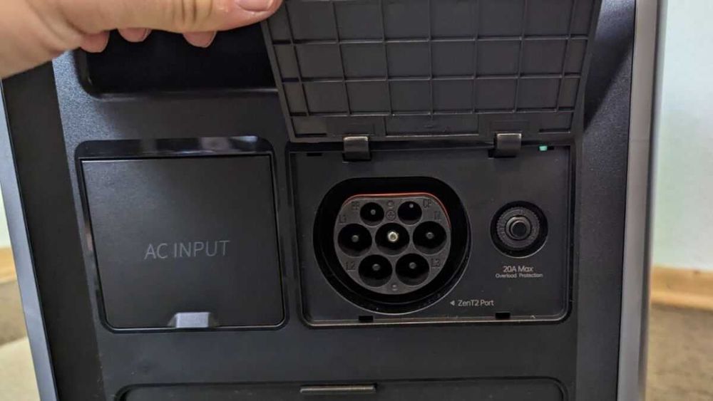 Зарядна станція Zendure SuperBase V6400 з додатковою батареєю