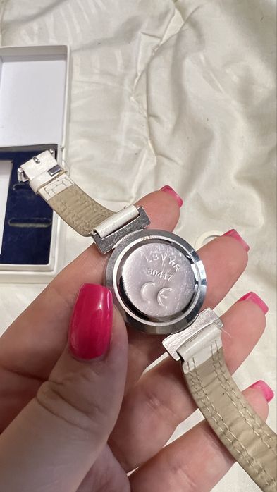 Часы наручные со стразами годинник