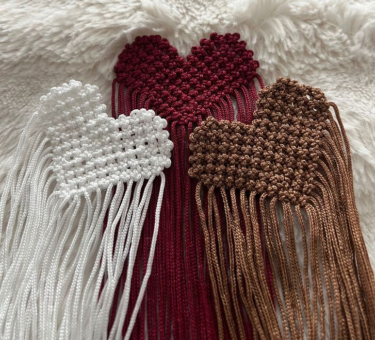 Брошка -Серце макраме