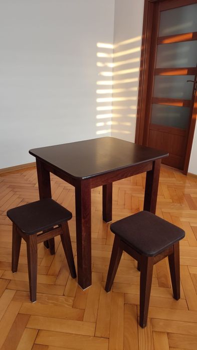 Stolik kuchenny + 2 taborety