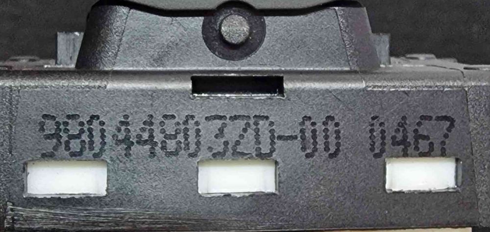Comando / Botão / Interruptor Vidros Frente Direito 98044803ZD - DS DS 3 / DS 3 CROSSBACK
