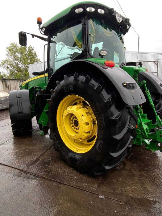 Трактор JOHN DEERE 8335R