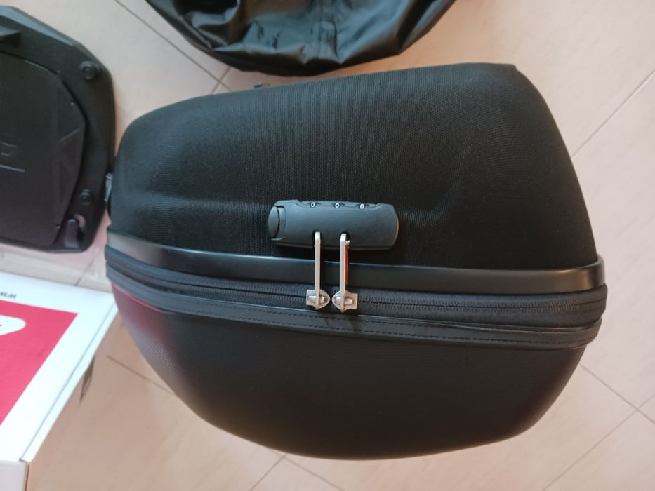 Top case smirrígido GIVI W901 com rack GIVI