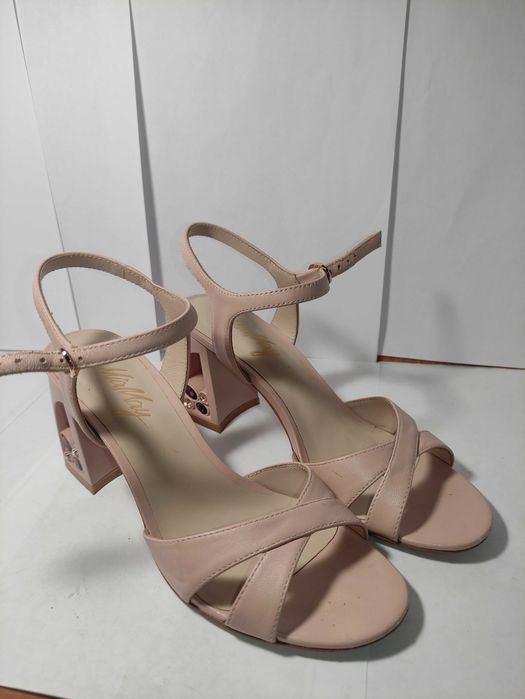 Жіночі босоніжки Mia May бежеві