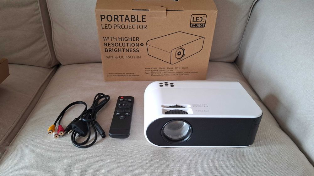 Semi-new Portable LED Projector64552036297985121