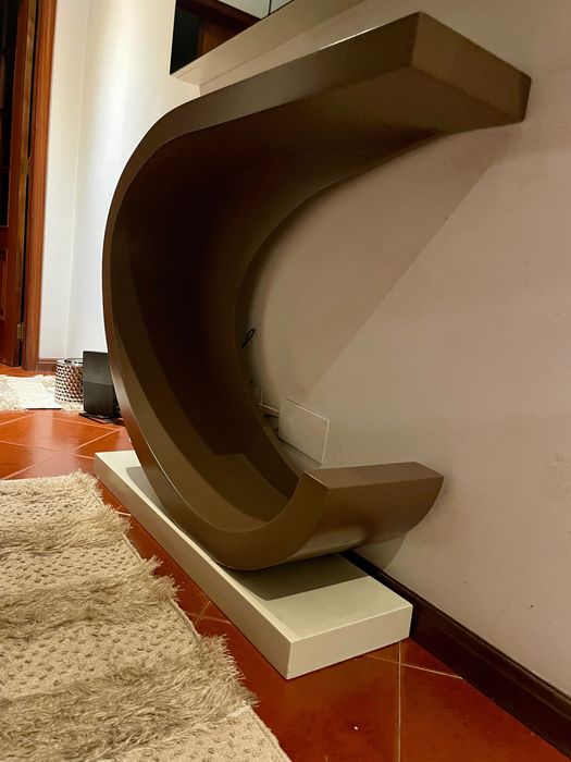 Móvel decorativo lacado usado