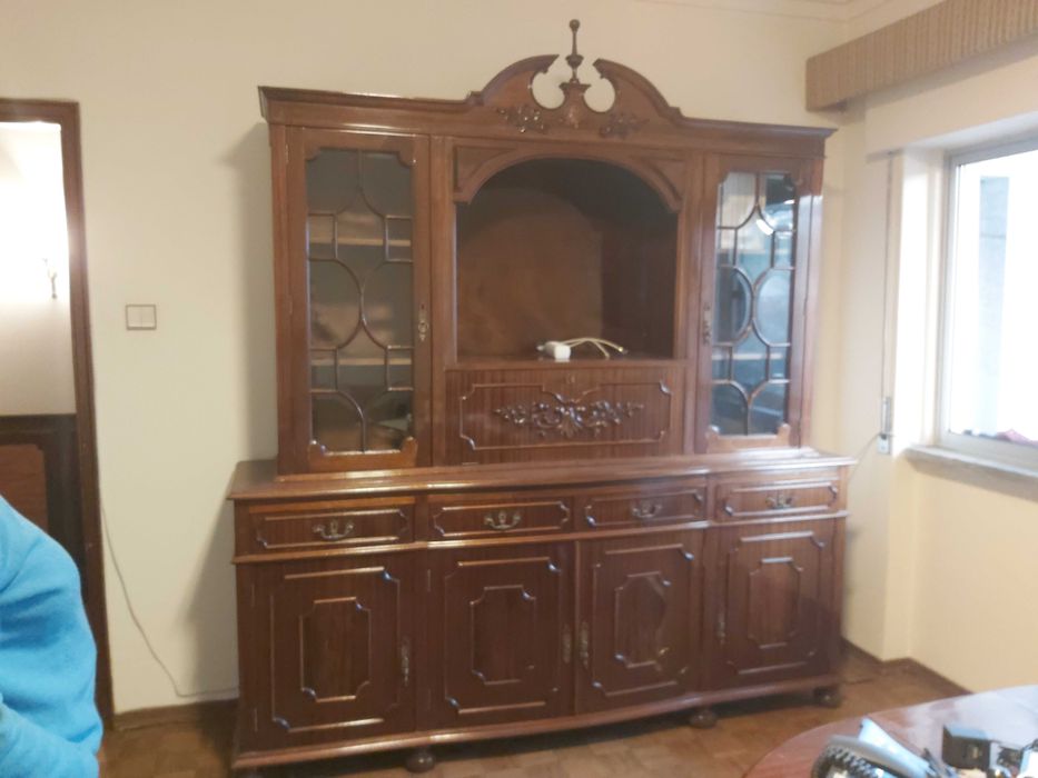 armário vintage de madeira