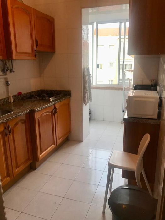 Arrendo T2 Mobilado Em Linda a velha