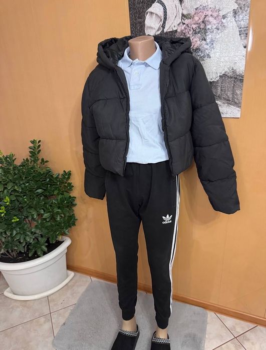 Чорна жіноча куртка PLT