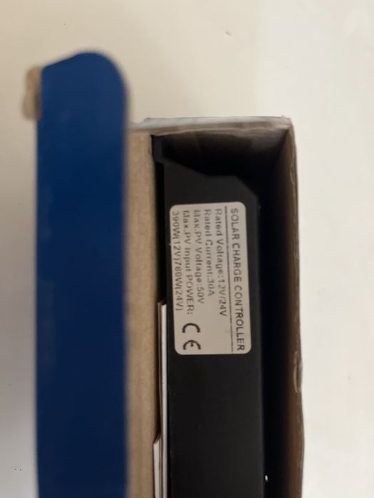 Controlador de Carga Solar PWM 30A 12V/24V – com Ecrã LCD