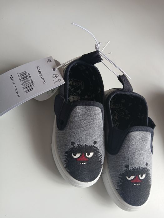 Дитячий одяг, взуття