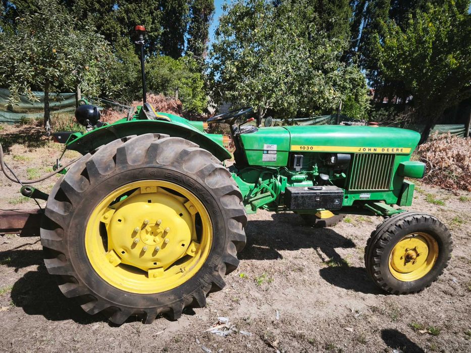 Tractor John Deere + atrelado+ charrua