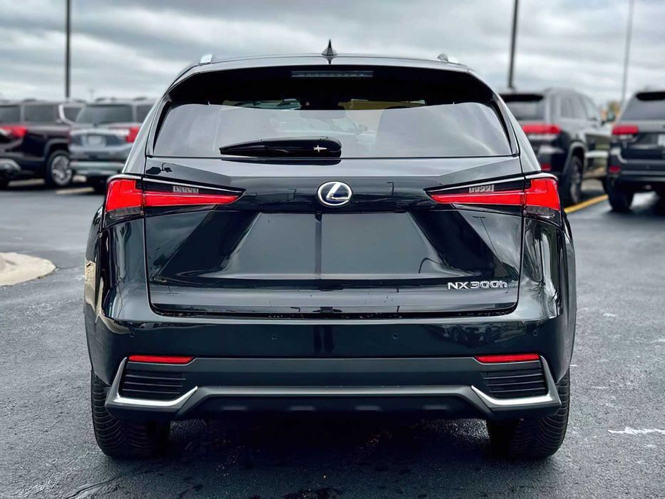 Lexus NX 300h      2021
