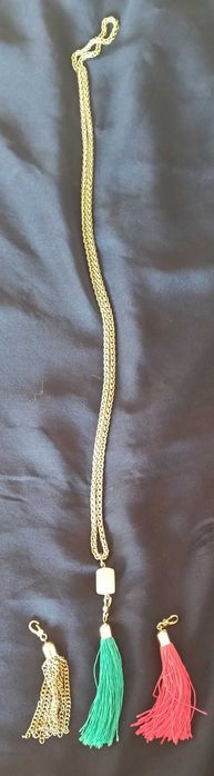 Colar comprido dourado com 3 pendentes amovíveis