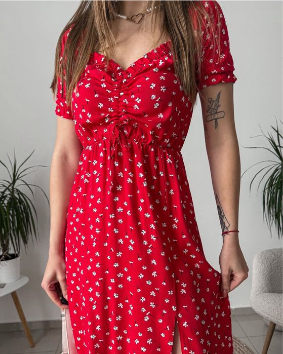 Сукня жіноча з розрізом