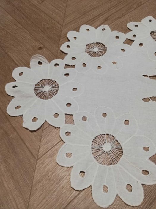 Serwetka haftowana serweta ręczny haft Richelieu
