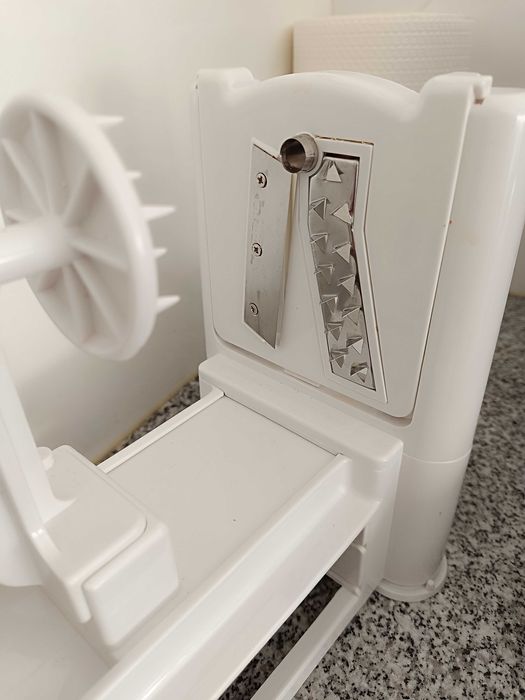 Espiralizador KitchenCraft para criar espirais de vegetais.