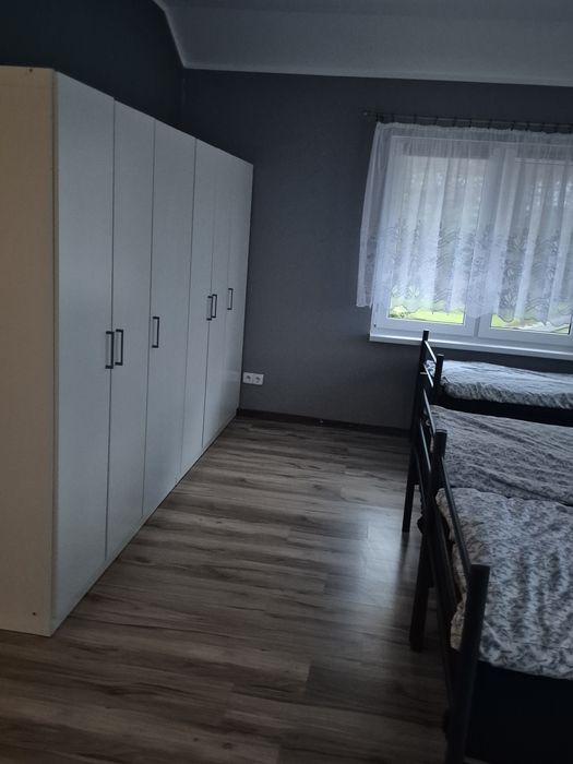 Pokoje  pod  dębem  dla  gości  I pracownikow