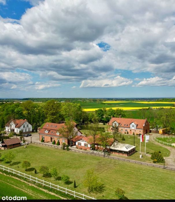 Pięknie położona nieruchomość Inwestycyjna- Dworek, stajnia, sala ...