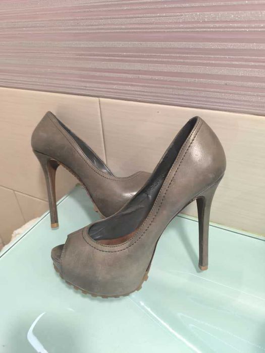 Sapatos em pele SCHUTZ N38