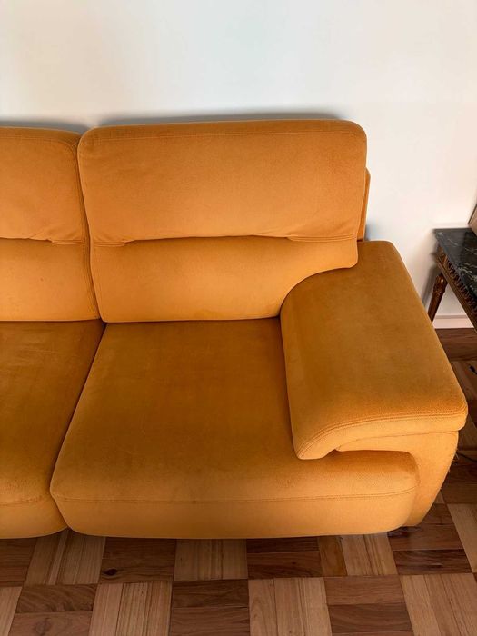 Sofá 2 lugares confortável - amarelo mostarda