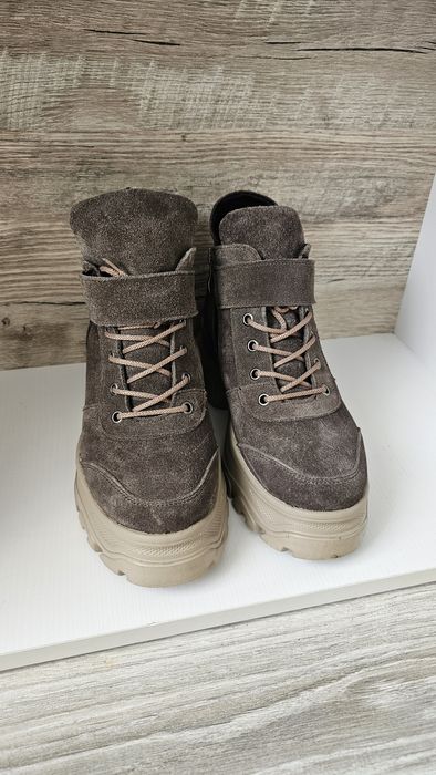 Черевикі / кросівки зимові жіночі 37 розмір