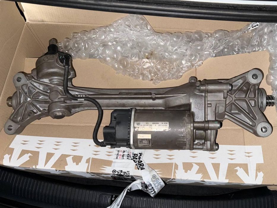 Продам оригінальну рульову рейку Audi A4 69. Під реставрацію.