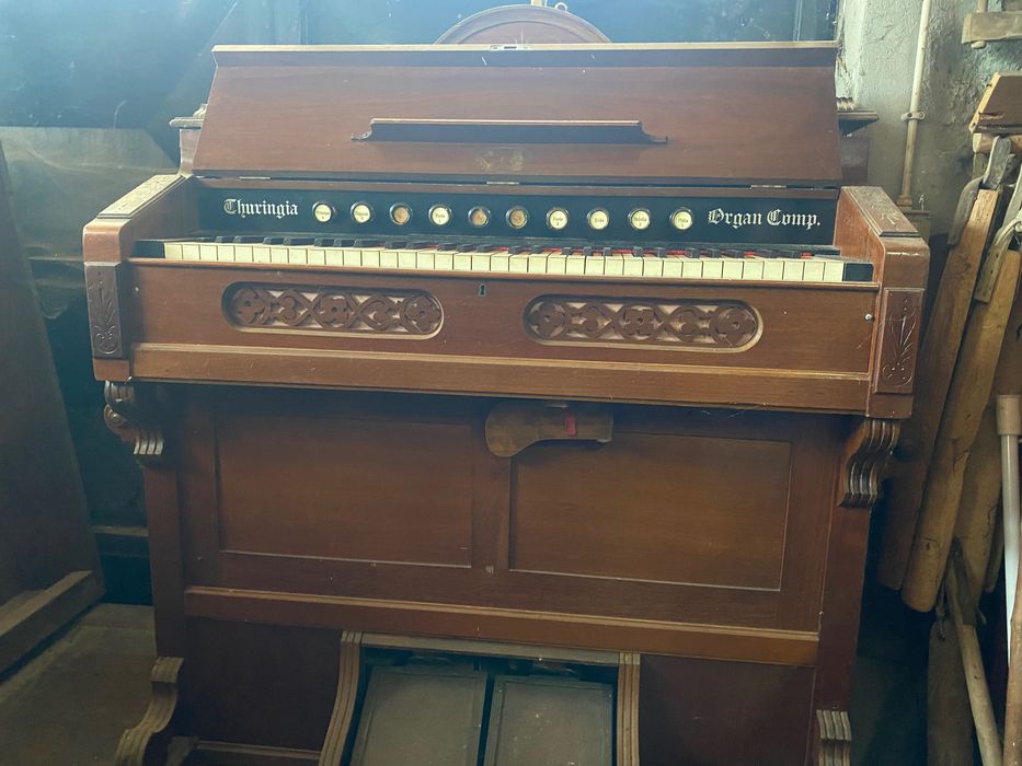 Piano / órgão antigo para venda, em madeira