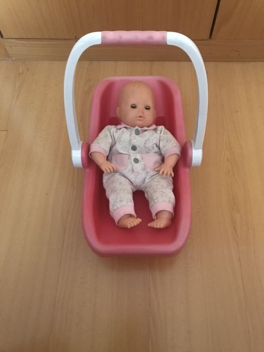 Nenuco com cadeira e alcofa