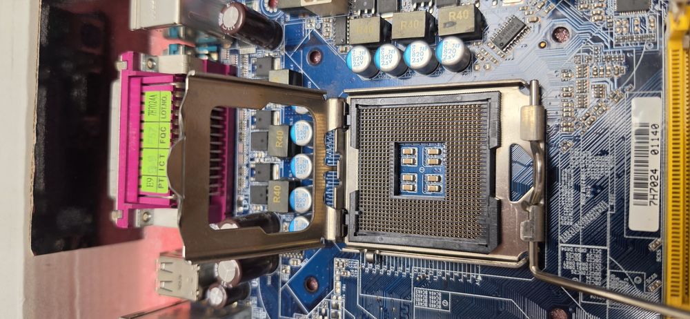 Gigabyte GA-946-S3 LGA775 + CPU gratis retro
