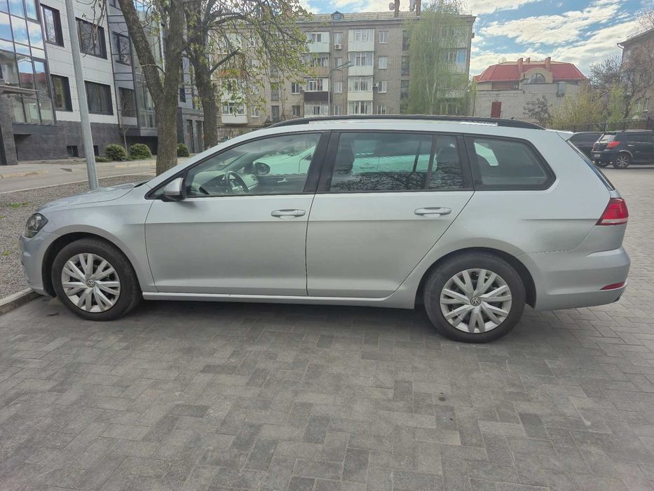 Автомобіль Volkswagen Golf