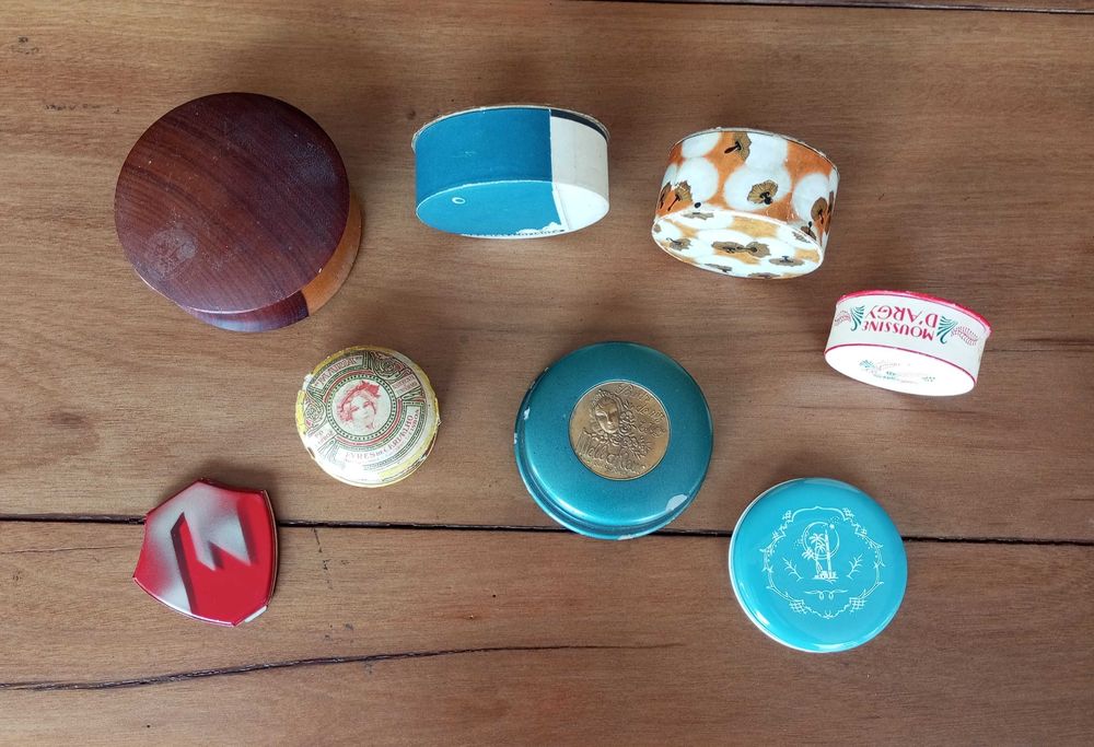 Antigas caixas de pó de arroz