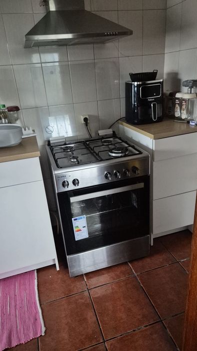 Fogão a gás com forno elétrico