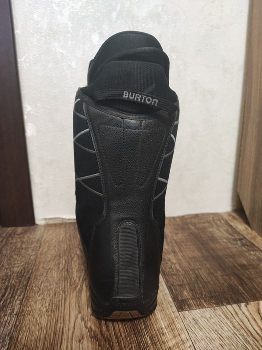 Сноубордичні боти Burton