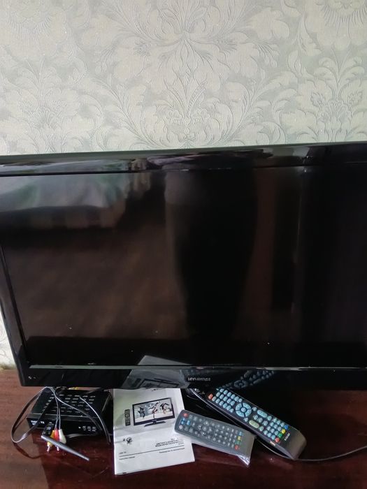 Телевізор LCD діагональ екрана 81 см.