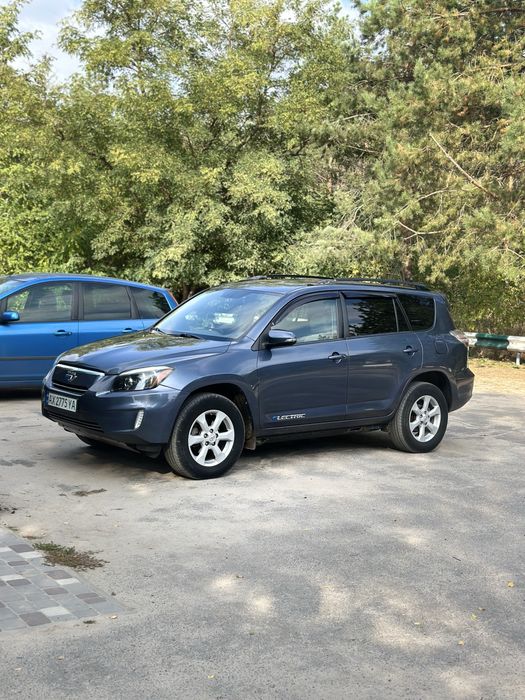 Тойота Рав4 , не треба заправляти , 50гр 100км