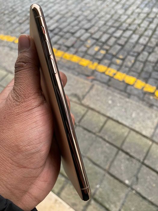GOLD iPhone 11 Pro Max 64GB (Parece novo)