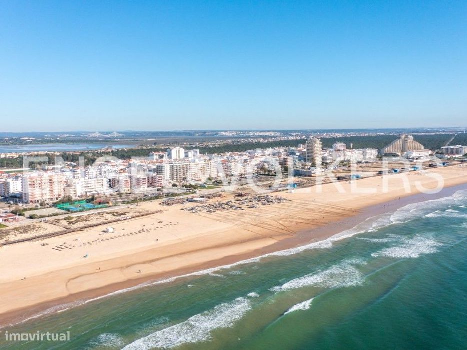 Novo Empreendimento com Piscina em Monte Gordo