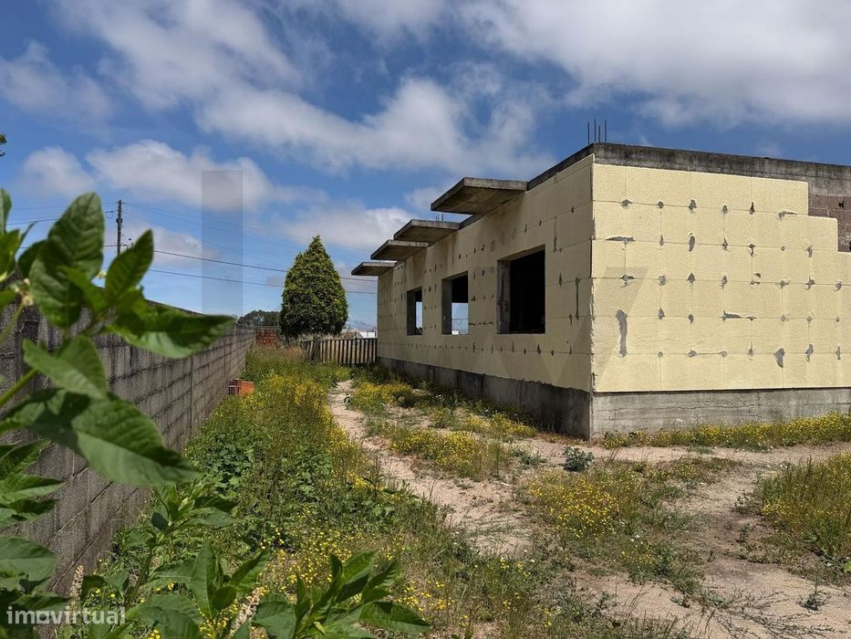 Land for Construction in Oliveirinha