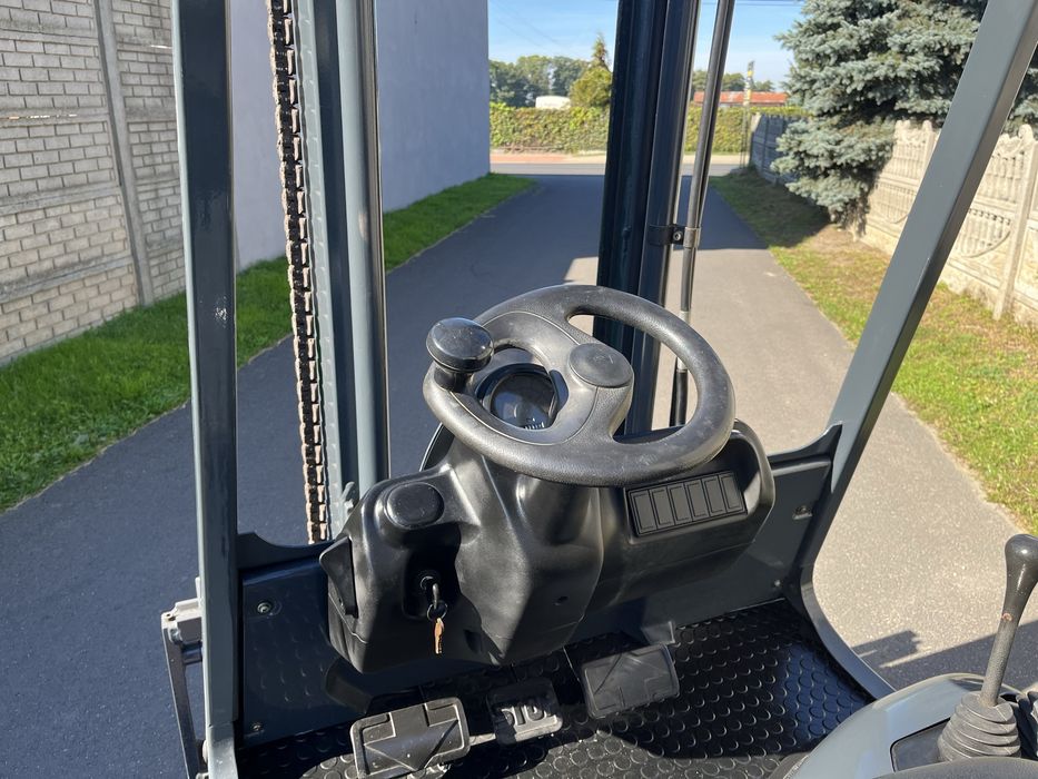 Wozek widłowy linde h16t-03